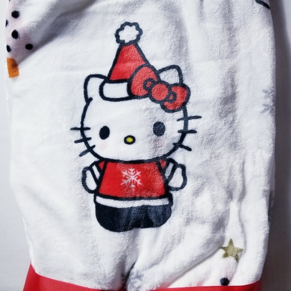NWT HELLO KITTY PLUSH THROW CHRISTMAS BLANKET SIZE 50 IN X 70 IN - Picture 1 of 8